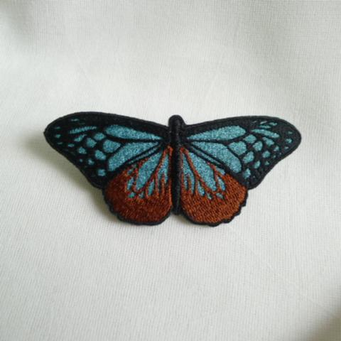 アサギマダラ刺繍ブローチ1枚目の画像