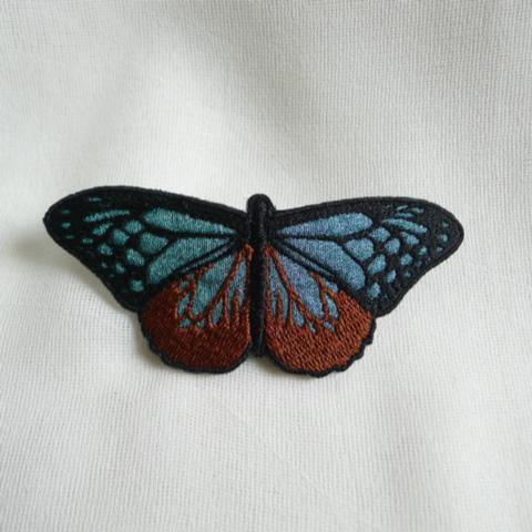 アサギマダラ刺繍バレッタ1枚目の画像